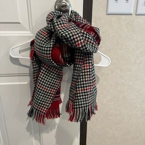 Reversible wrap scarf